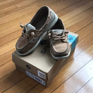 Girls Sperry boat shoe